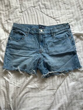 Women’s GAP ripped jeans shorts perfect